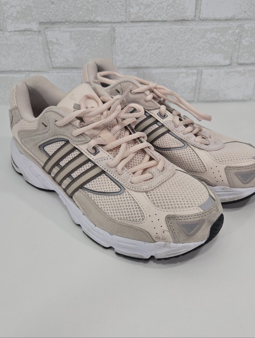 Adidas Response CL 'Wonder Taupe' *like new* sneakers